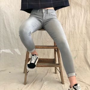 Junior’s DENIZEN Levi’s grey jegging size 0